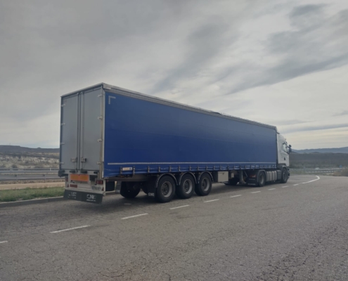 camion transxurxo en carretera