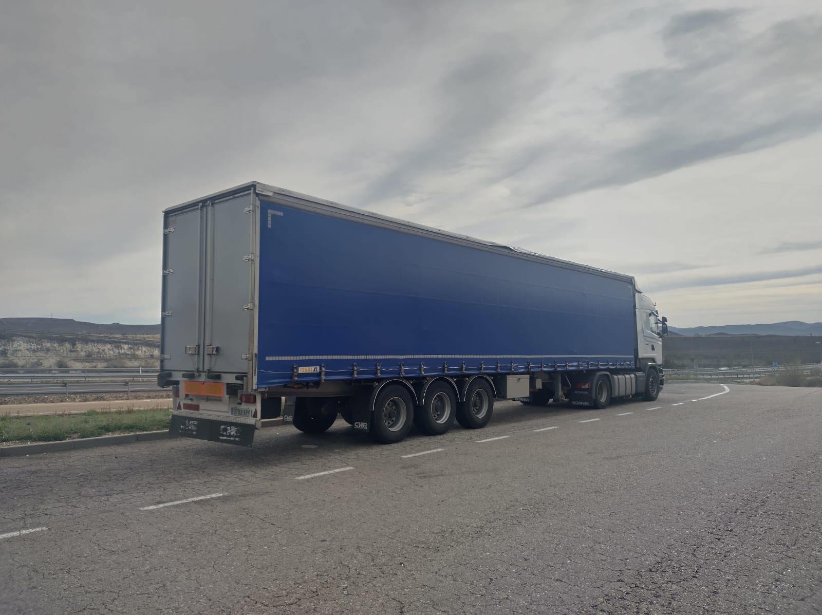 camion transxurxo en carretera